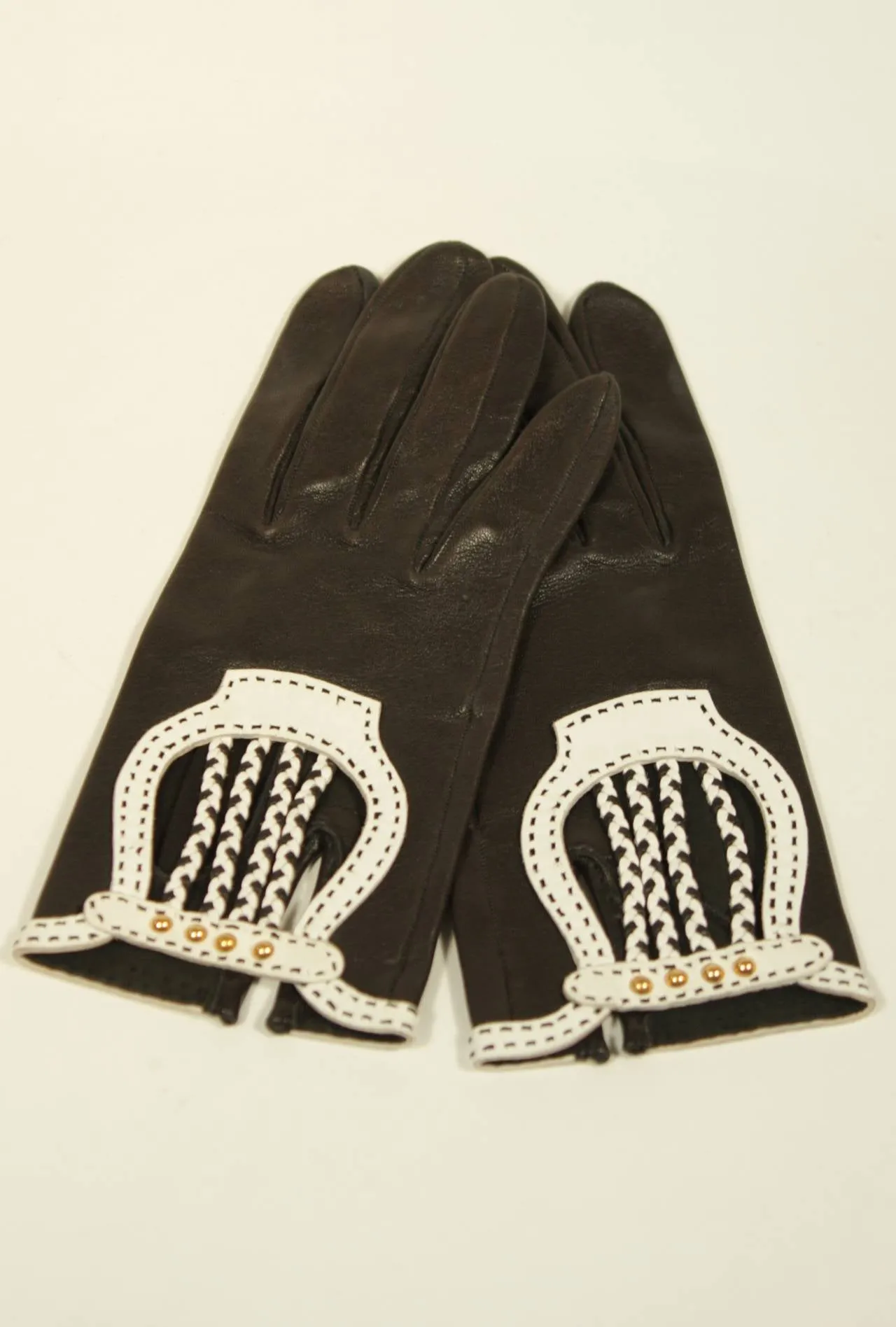 HERMES Black Leather Gloves with White Accents and Braiding Size 6 1/2