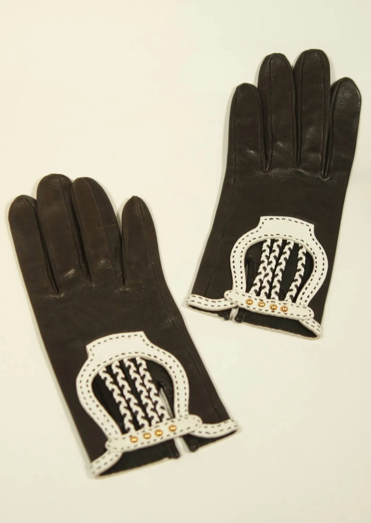 HERMES Black Leather Gloves with White Accents and Braiding Size 6 1/2