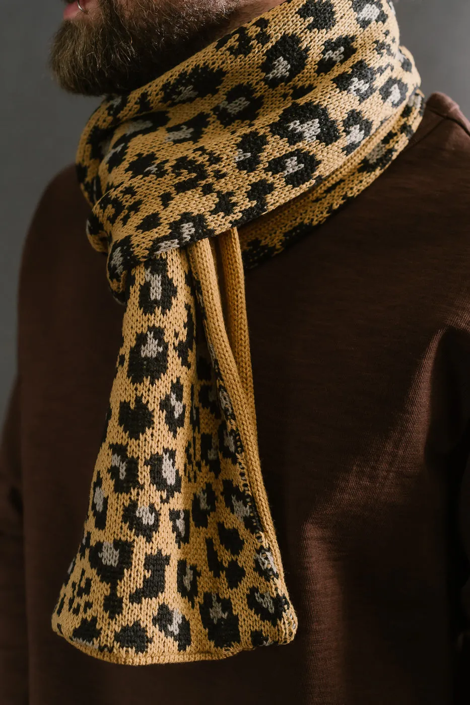 R5076 - Reversible Leopard Chunky Muffler Scarf - Beige