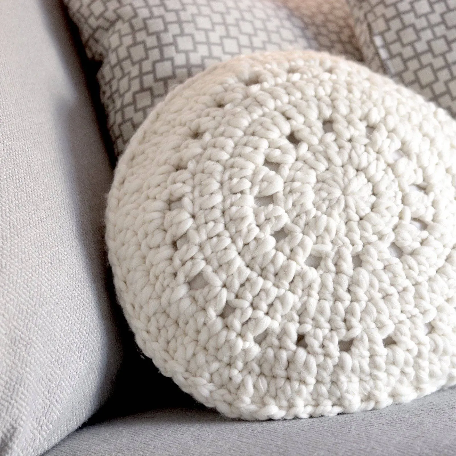 Sand Dollar Cushion Crochet Kit